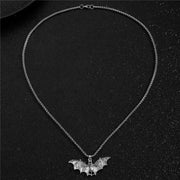 Gothic Alloy Bat Pendant Necklace Men Women Fashion Neck Jewelry Cool Girls Halloween Party Personality Necklaces Accessories