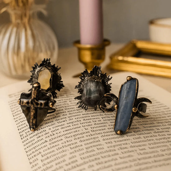 Gothic Natural Crystal Rings Hypoallergenic Unique Design Adjustable Rings Alloy Boho Raw Stone Rings Alternative Fashion